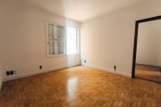 Apartamento 1 quarto, living dois ambientes, semi mobiliado