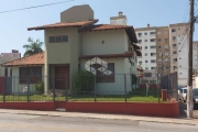 Casa 04 dormitórios/quartos - 390mt² privativos- com Galpão anexo - R$ 2.300.000,00