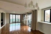 Vende excelente apartamento, reformado e modernizado com 192m² em Moema.