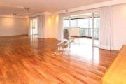 Vende apartamento com 290m², 3 suítes, varanda gourmet, 5 vagas, depósito, em lazer clube no Campo Belo.