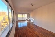 Vende cobertura duplex com 277m², 3 dormitórios sendo 1 suíte, varandão na sala, 2 vagas em excelente localização na Vila Nova Conceição.