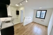 Vende apartamento de 33m², com 2 dormitórios, próximo ao metrô