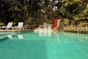 Casa em Condomínio no Guarujá, Praia da Enseada, 319m² AC, com 05 quartos/suítes, aconchego e segurança.