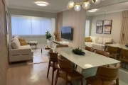 Apartamento todo reformado quadra mar com 2 dormitórios