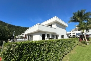 Casa em condomínio fechado com 04 suítes - Cachoeira de Bom Jesus -Florianópolis