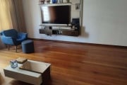 Apartamento, na quadra da Praia de Icaraí, com 220 m2, 03 quartos, vaga de garagem e andar alto!