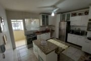 Apartamento na Ponta da Praia com 3 quartos e 01 suite