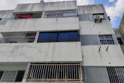 Vendo excelente apartamento todo reformado com 02 quartos na Tamarineira