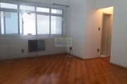 Apartamento com 2 dormitórios. 100 m² de área útil, 1 quadra da Praia. Vaga Privativa