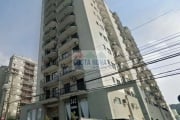 Apartamento com 76 m², sala com varanda, cozinha americana com armários, área de serviço, banheiro