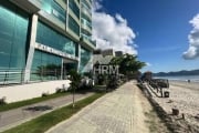 Apartamento frente mar, no bairro Meia Praia, em Itapema-SC.