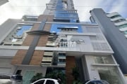 Apartamento diferenciado localizado no Centro de Balneário Camboriú e acerca de 450m da praia.