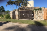 Casa à venda com 03 suítes na Praia da Ferrugem, Garopaba, SC.