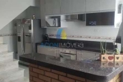 Cobertura duplex sem condomínio 88m²+88m² - 2 dorms, podendo ser revertido para 3 dorms. Uma suíte com planejados, ar condicionado nos quartos e sala, banheiro social, sala, cozinha americana, escada 