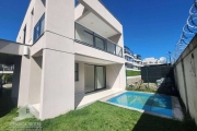 Casa duplex para locação de 3 quartos, 138m² por R$6.713,36. no Recreio dos Bandeirantes - Rio de Janeiro - RJ.