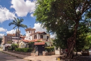 Casa em condomínio fechado com 3 quartos para alugar na Rua Eça de Queiroz, 530, Petrópolis, Porto Alegre