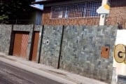 Casa duplex ampla, livre, com área construída de 170,38 m², com 4/4 garagem em um terreno medindo 360,75 m², escriturada no melhor de Itapuã a vender