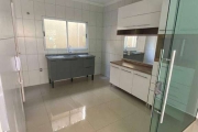 Casa com dois dormitórios em condomínio