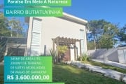 Casa em condomínio, com 3 suítes e com um bosque único e privativo