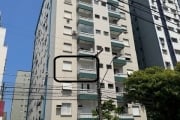 Apartamento com sacada, em condominio de frente para o mar