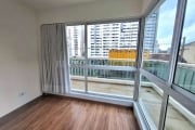 Apartamento de 1 Dormitório com Sacada em L, Condomínio Clube, no Centro!