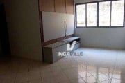 Apartamento com 3 dormitórios para alugar, 54 m² por R$ 2.257,96/mês - Zona 08 - Maringá/PR