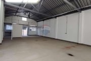 Locação de Galpão 121 m²,  espaçoso, ideal da depósito, ou centro de distribuição, na Fonseca Hermes, fundo, no centro da cidade de Juiz de Fora.