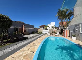 Casa com Piscina a venda no balneário Ipacaray