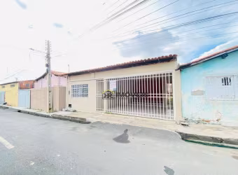 Casa com 3 dormitórios para alugar por R$ 1.350/mês - Parque Piauí - Teresina/PI