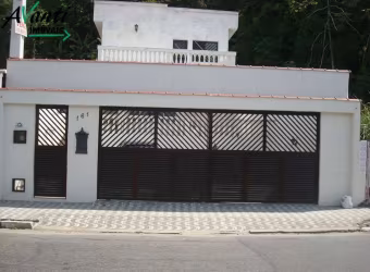 Casa Sobrado com 4 Dormitórios e 4 Banheiros em Gonzaguinha, São Vicente