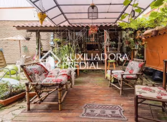 Casa com 5 quartos à venda na Rua Santos Neto, 40, Petrópolis, Porto Alegre, 200 m2 por R$ 780.000