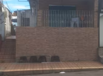VENDO CINCO CASAS NO MESMO TERRENO, NA PRAÇA 14, POR 1.180.000. LEIA O ANÚNCIO.