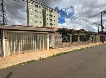 Casa à venda na Vila Costa do Sol em São Carlos - 3 dormitórios, 2 suítes e 3 vagas de garagem.
