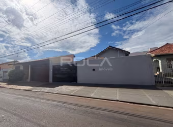 Charmosa casa à venda no CENTRO de São Carlos | 3 dormitórios, 6 garagens