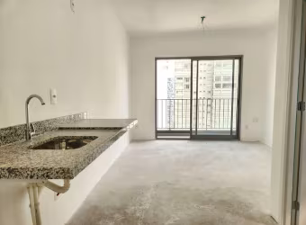 Estúdio Moderno de 24 m² com Sacada e Estrutura Completa de Condomínio