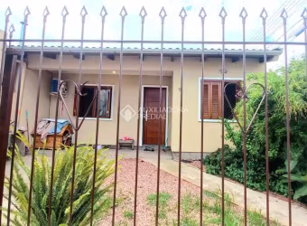 Casa com 2 quartos à venda na Rua Antônio Ribeiro Messias, 97, Hípica, Porto Alegre, 75 m2 por R$ 250.000