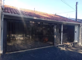 Casa com 3 quartos para alugar na Rua Doutor Calil Rahal, Jardim América, Bauru, 187 m2 por R$ 2.300