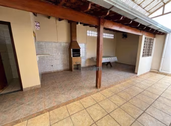 Casa com 2 dormitórios para alugar, 130 m² por R$ 2.200,00/mês - Shangri-La - Londrina/PR