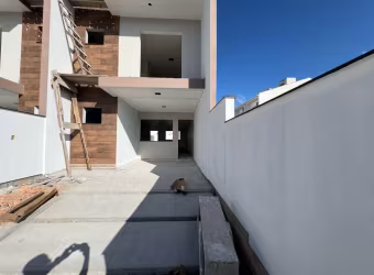 Sobrado com 2 dormitórios sendo 2 suítes com 117 m² por R$ 570.000 - Potecas - São José/SC