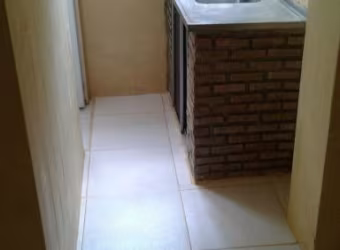 J IMOVEIS  ALUGA  OTIMO AP  1/4  SALA CANDEAL  $1.200.00