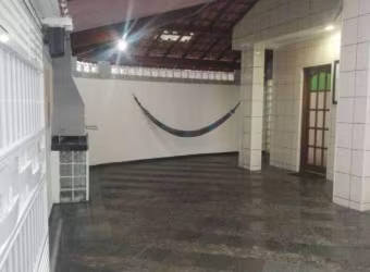Sobrado com 4 dormitórios à venda, 139 m² por R$ 660.000 - Aviação - Praia Grande/SP