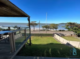 Casa frente Mar duas frentes, com 6 Suítes, 450m2 de área construída em Piçarras SC