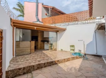 Casa em Porto Alegre, Guarujá, com 3 quartos, 139m²