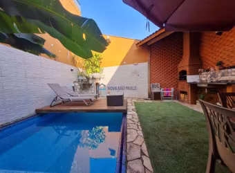 Sobrado 03 dormitórios, sendo 03 suítes. Área gourmet com piscina