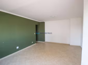 Apartamento à venda perto do Metrô Saúde com 2 quartos e 1 vaga de garagem.