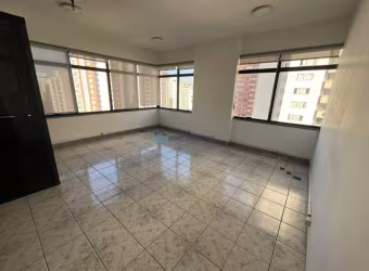 Conjunto comercial próximo ao metrô Saúde.