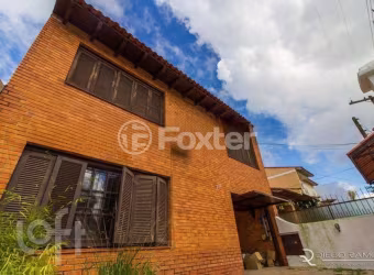 Casa com 4 quartos à venda na Rua Breno Arruda, 105, Santa Maria Goretti, Porto Alegre, 250 m2 por R$ 690.000