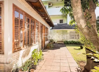 Casa com 5 quartos à venda na Rua Alberto Silva, 1691, Vila Ipiranga, Porto Alegre, 495 m2 por R$ 1.890.500