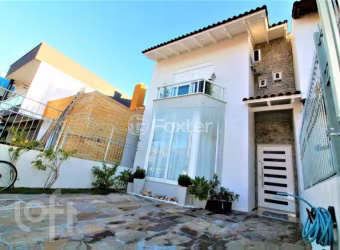 Casa com 3 quartos à venda na Rua Wilson Conceição Bona, 104, Hípica, Porto Alegre, 131 m2 por R$ 580.000