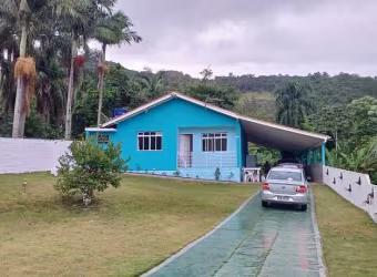 Casa a venda de 03 Dormitórios 01 Suíte com terreno de 1.190 metros quadrados na Gamboa -SC
